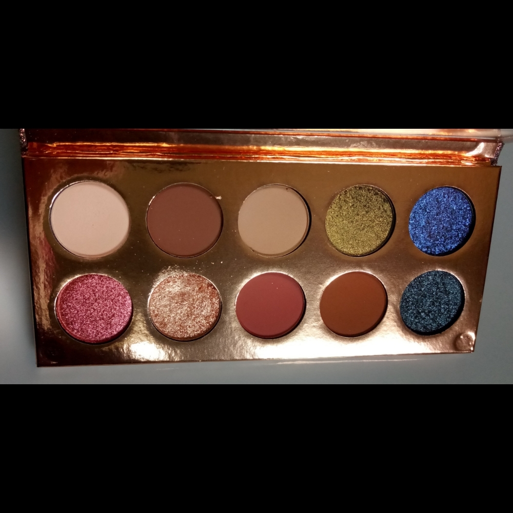 Friendcation Palette - Picture 5 of 10